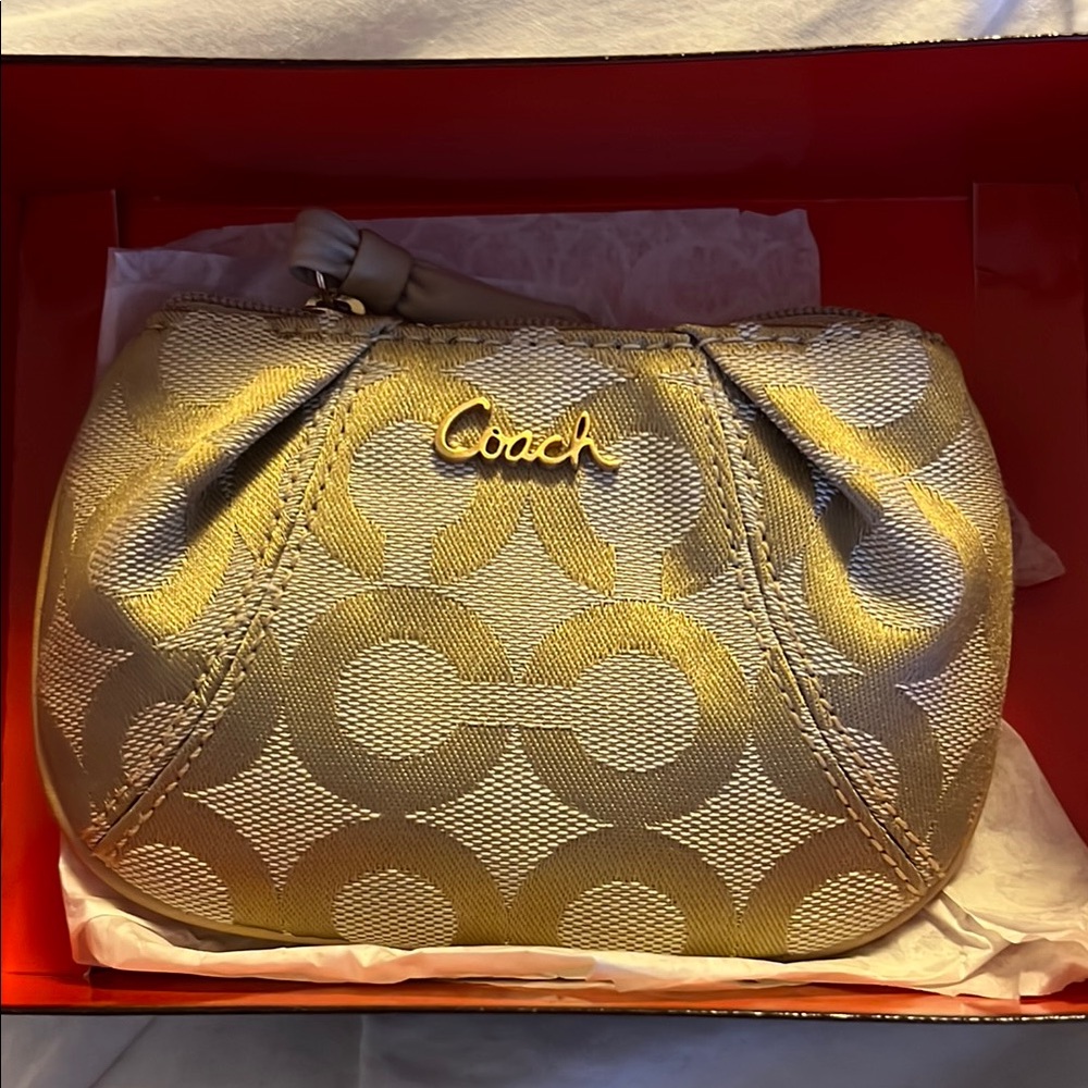 NWT Vintage Coach Gold and Cream Women's Coin Purse